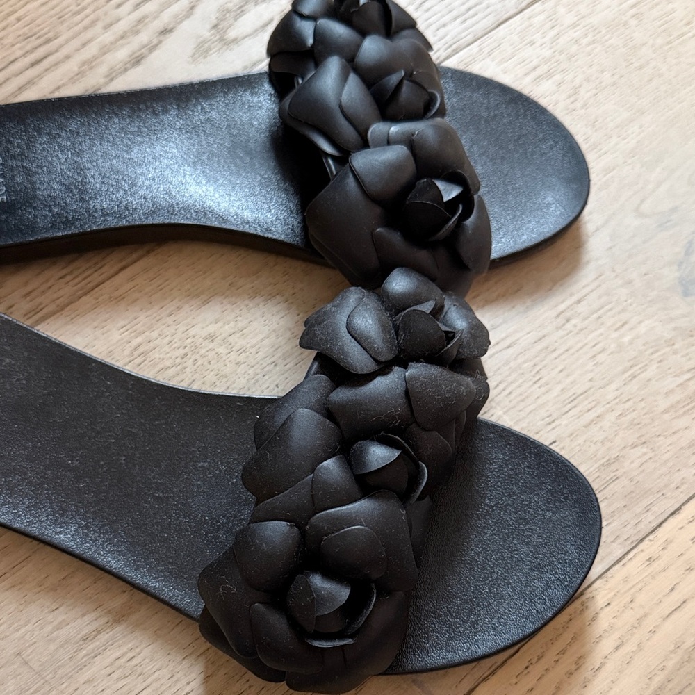 Shade & Shore Black Floral Sandals